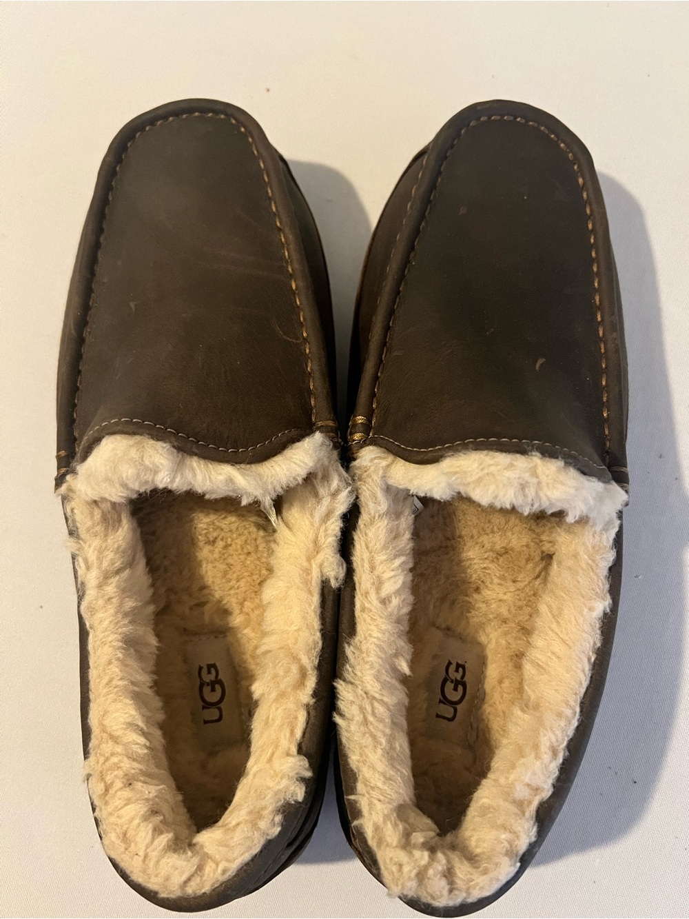 UGG Men's Ascot Suede Moc Toe Slippers in Chestnut | Men’s Size 10 - Picture 2 of 8